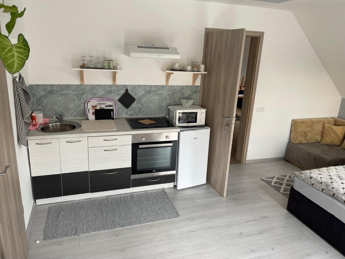 Jasmin Apartment House Vonyarcvashegy Ngoại thất bức ảnh